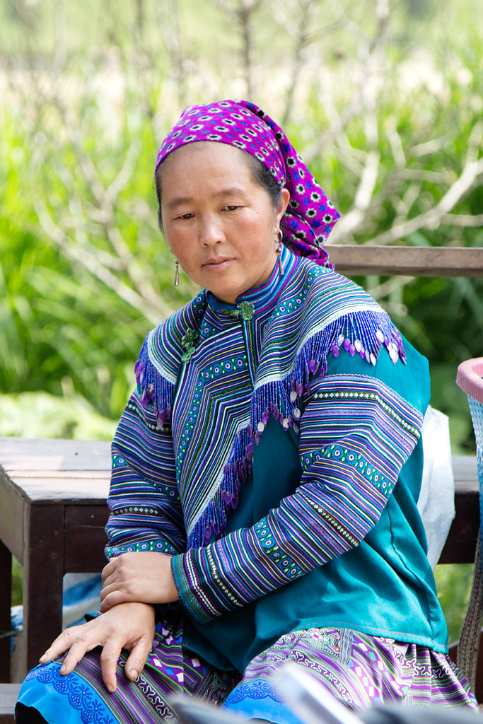 femme-pensive-marche-bac-ha.jpg