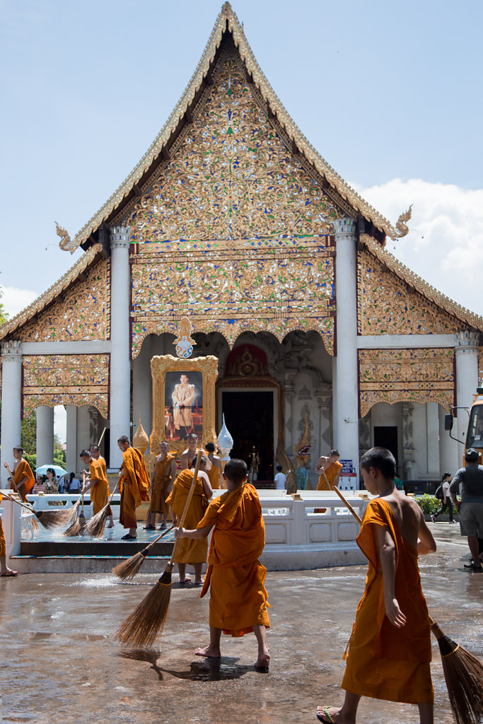 Jeunes Moines d'un temple de Chiang Mai